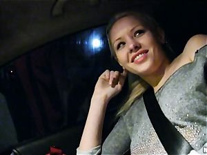 uber-cute Lola Taylor gets sugary-sweet boning on the back seat